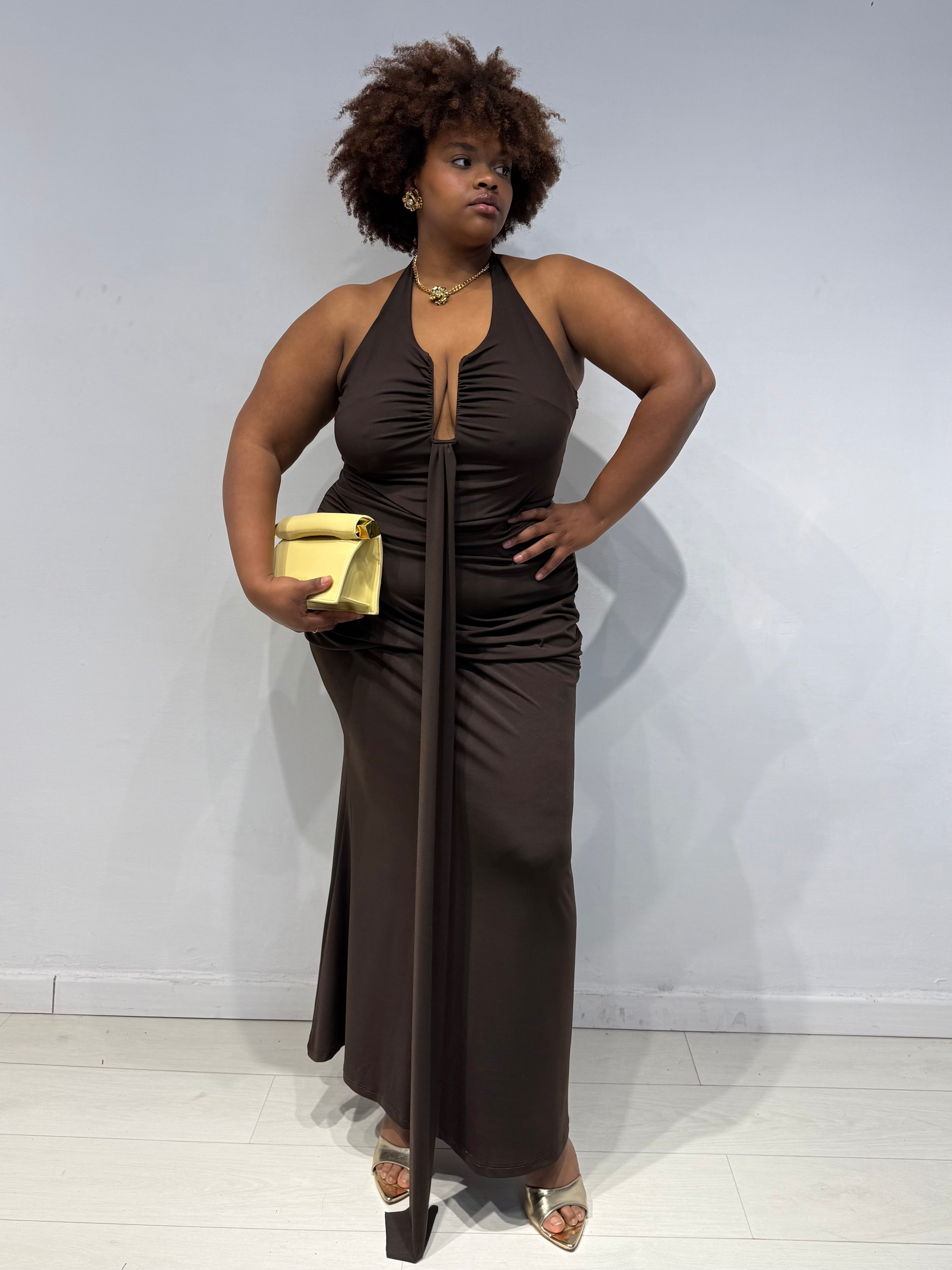 Abito Nicole Marrone