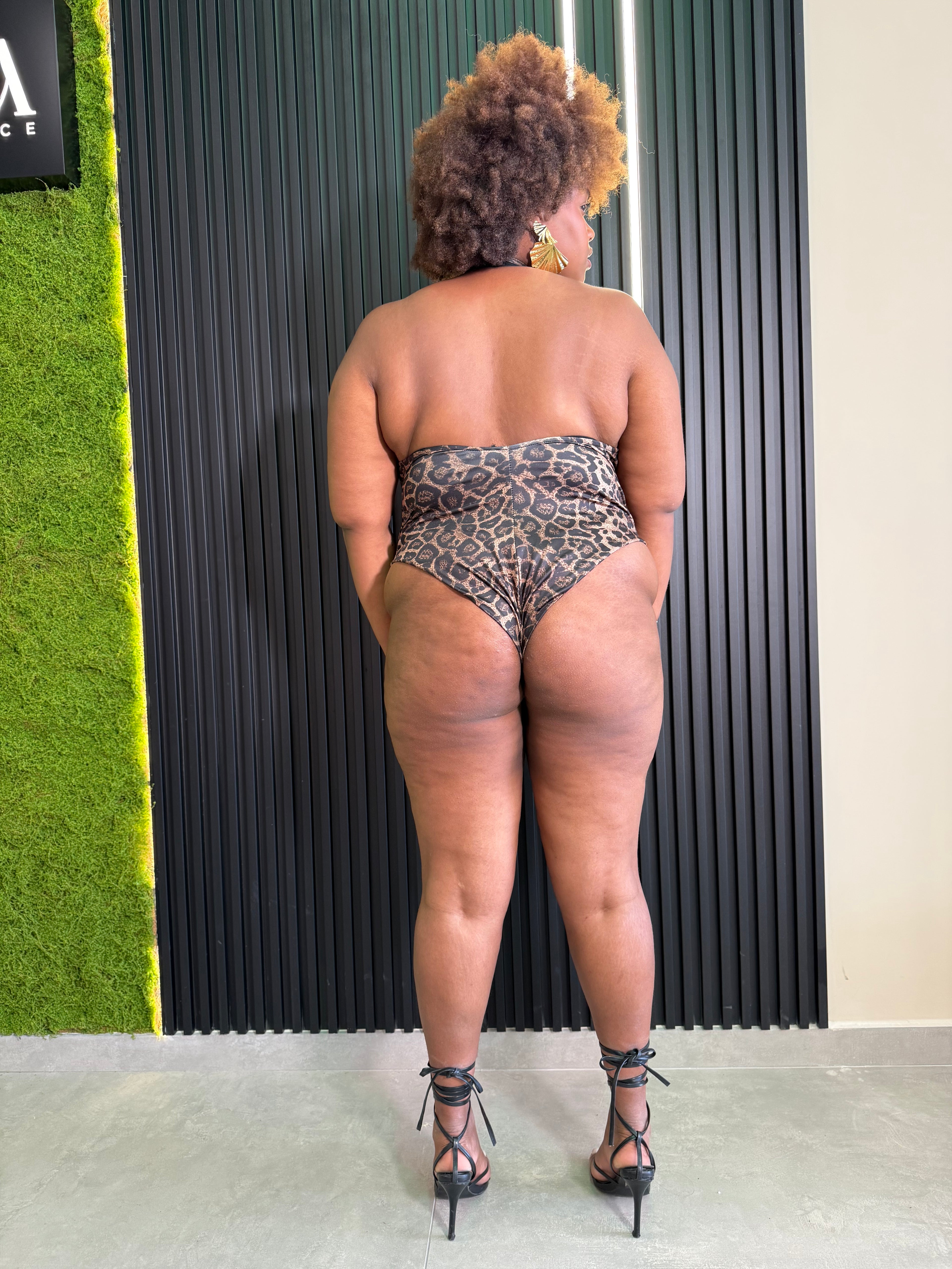 Monokini Versus Edition