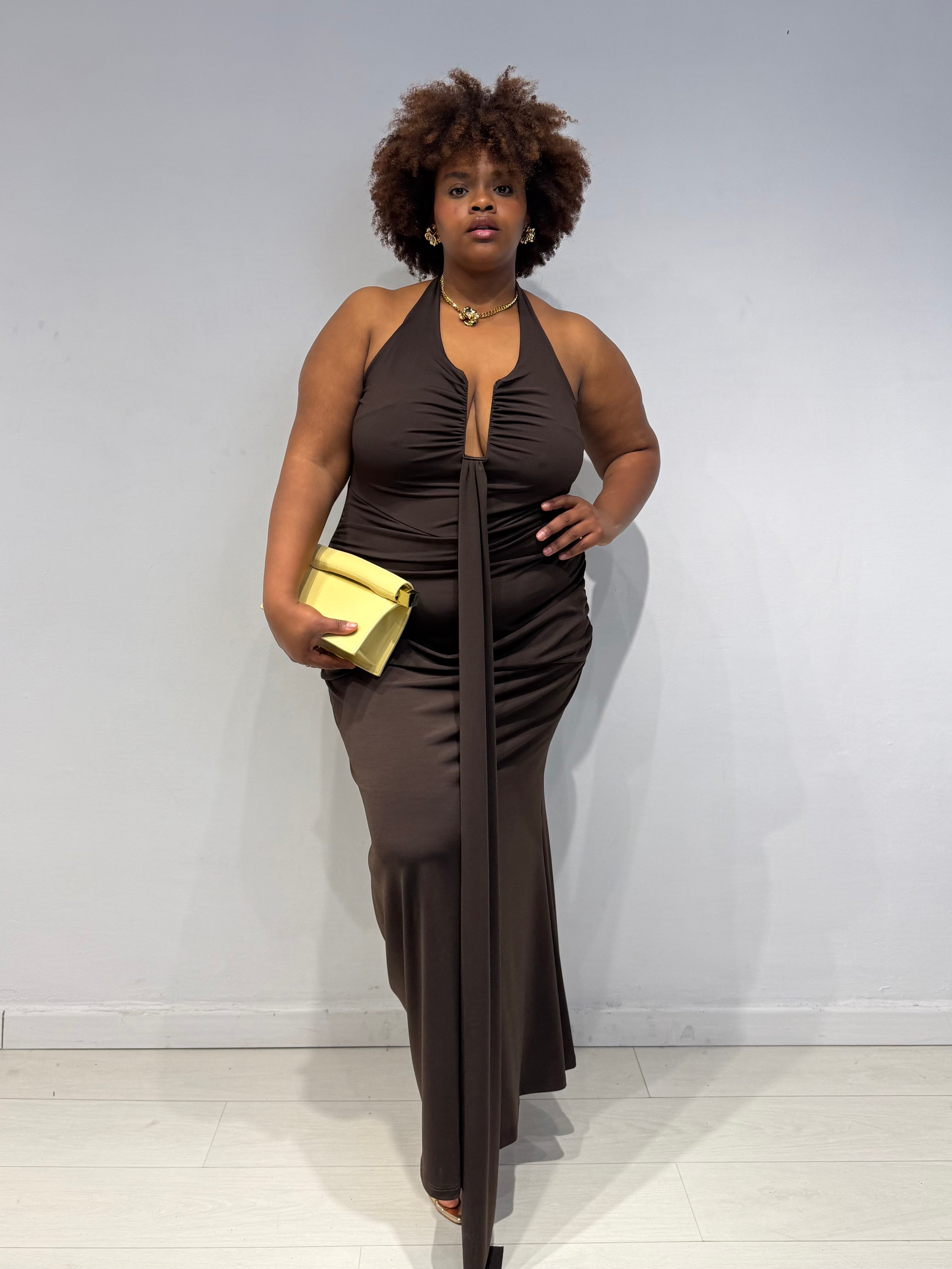 Abito Nicole Marrone