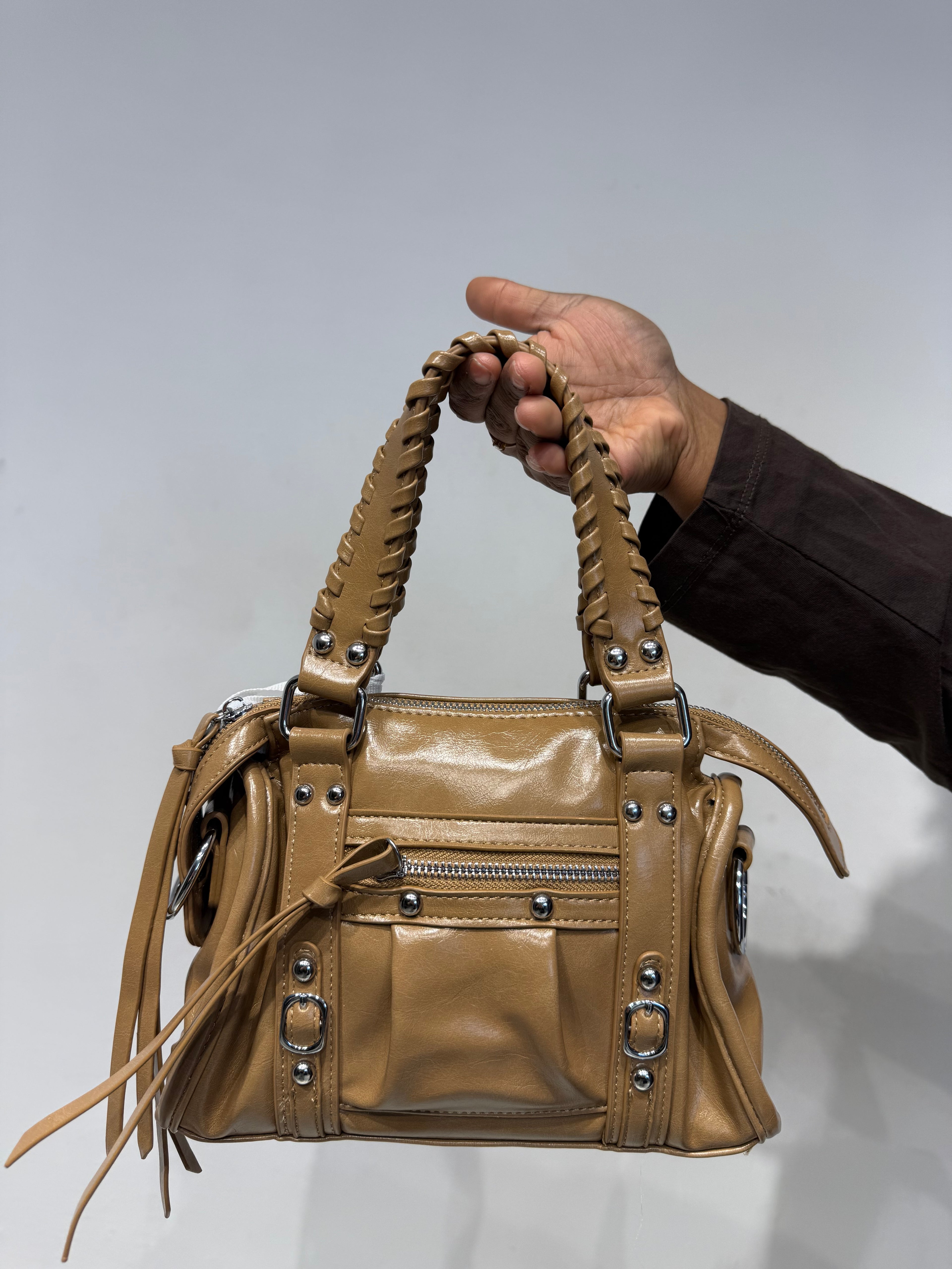 Borsa Sara